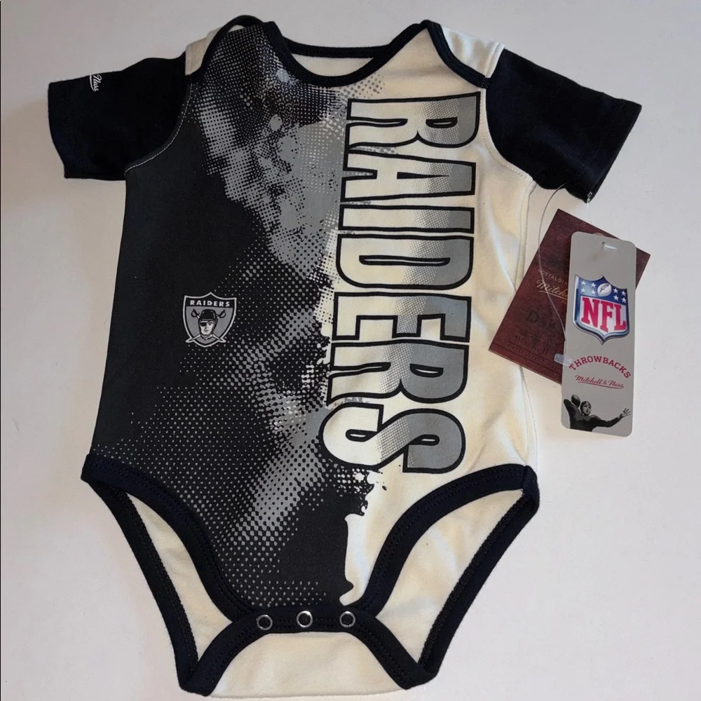 RAIDERS ONESIE 12M NEW Raiders Infant Bodysuit - Black and Cream 12 Months NWT